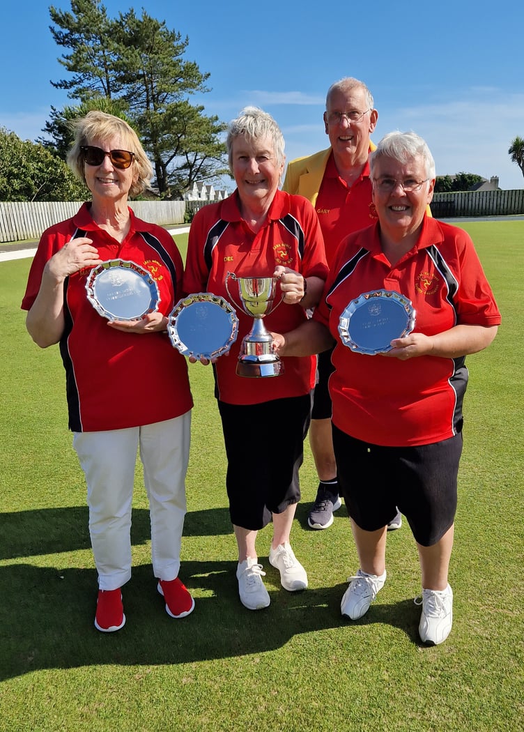 Marilyn Ellison, Dee Lewis and Bernice McGreal with club president Gary Lenton