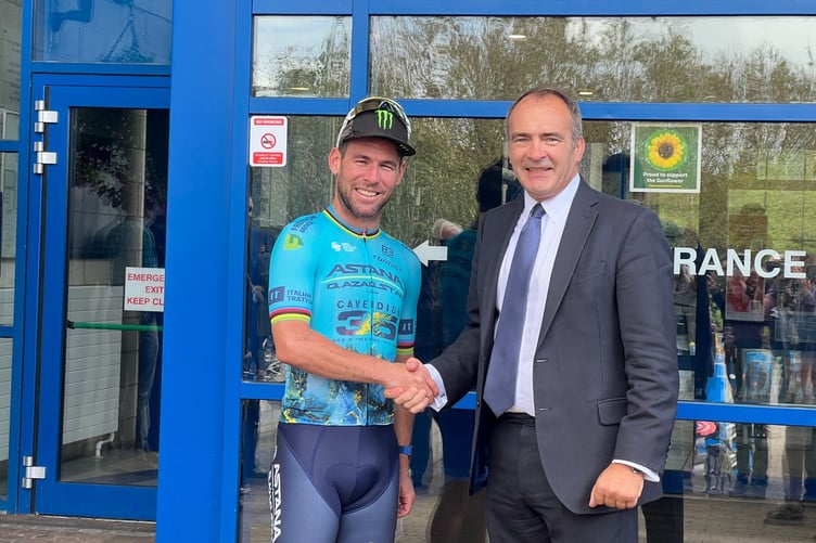 Sir Mark Cavendish with Chief Minister Alfred Canaan