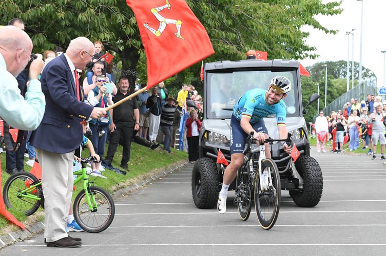 Sir Mark Cavendish completes a lap of honour at the NSC - 