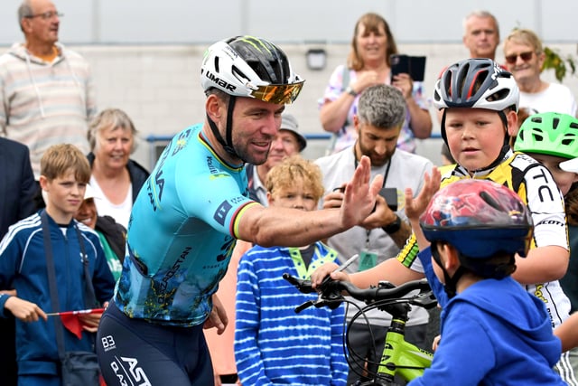 Sir Mark Cavendish wins BBC's SPoTY Lifetime Achievement award