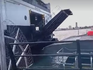Video shows choppy conditions as Manannan tries to connect to linkspan