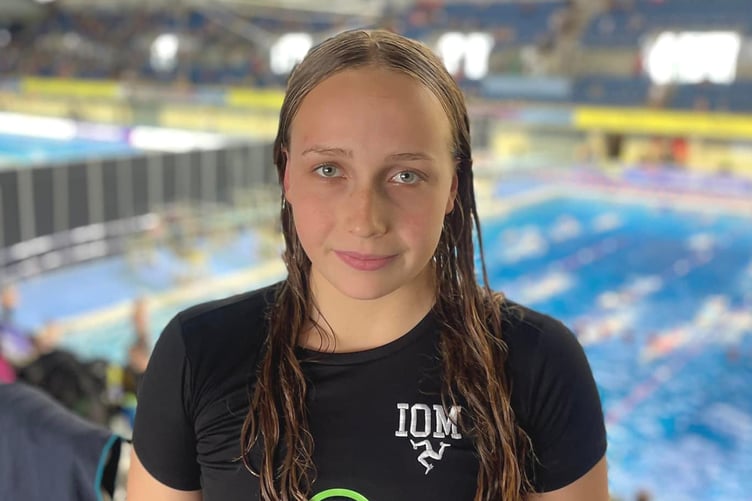 British National Summer Championships debutante Lauren Dennett impressed in Sheffield and was only just outside her lifetime best in the 400m freestyle