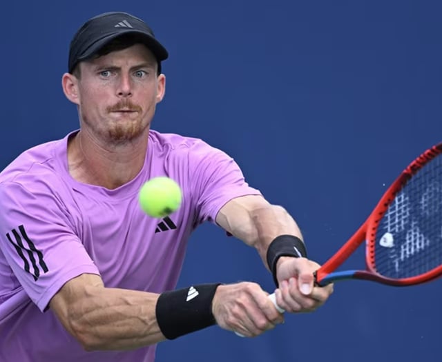 Billy Harris stuns Wawrinka in ATP Challenger
