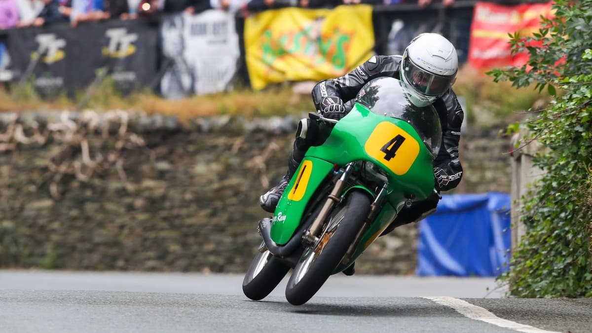 Shaun Anderson Racer Manx Grand Prix 2024: Shaun Anderson wins Classic Senior race ...