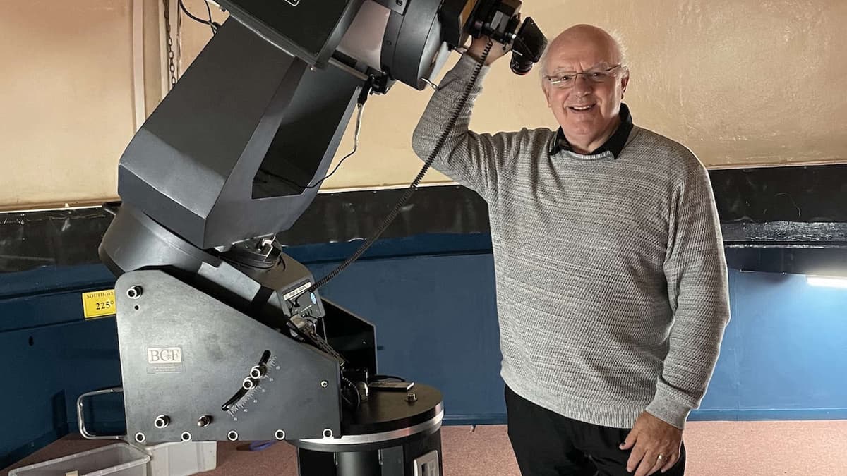Astronomy Experts Astronomy expert continues to travel the world delivering lectures on ...