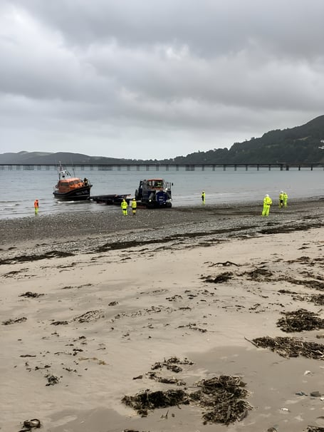 Ramsey RNLI vessel returns after rescuing two from a dinghy
