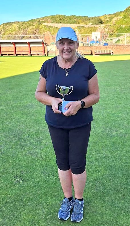 Posh Paws women’s singles winner Lyn Bolton (Photo: Lynda Wilson) 