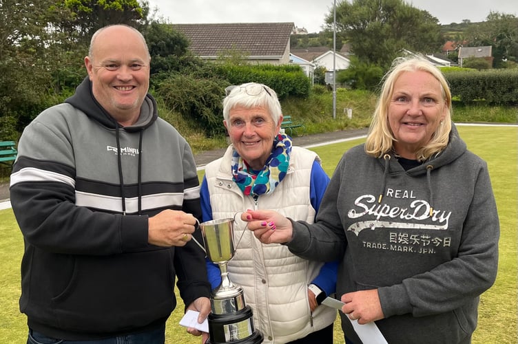 Sowerbutts Trophy winners Peter Jones and Lyn Bolton (right) with sponsor Janet Shilling (Photo: Glynn Hargraves) 