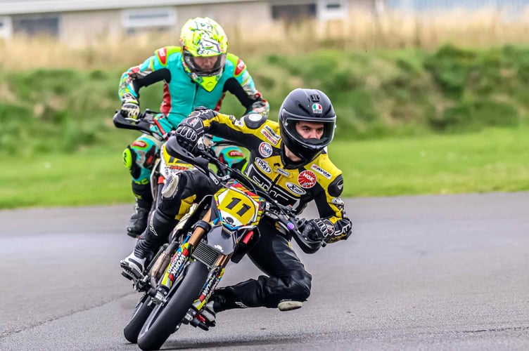 Freddie Craine leads rival David Fayle on his way to a hat-trick of victories in the senior pitbike class (Photo: Steve Wesley Photography)