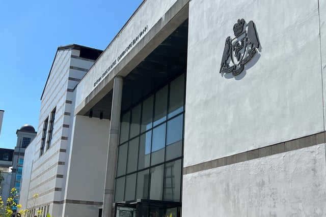 Man apologises to police after using 'foul and abusive' language