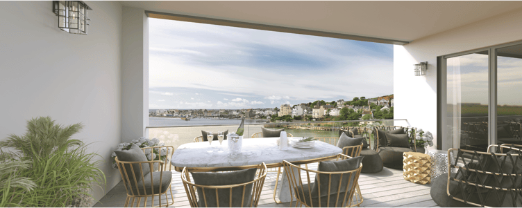 Bay Queen Front Balcony