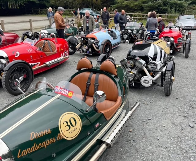 Classic cars gear up for TT course parade