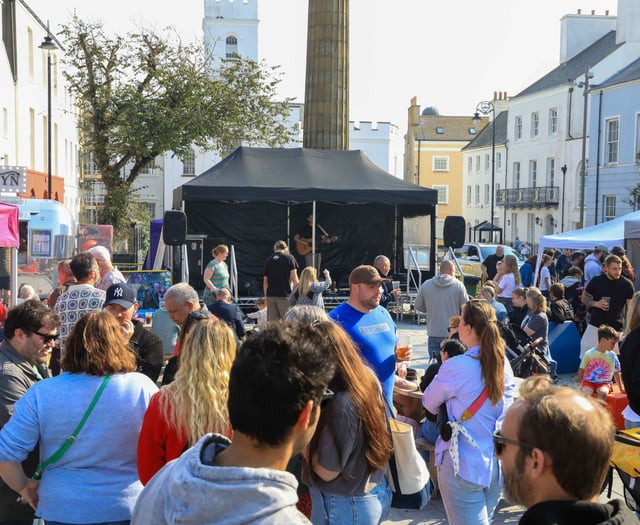 Packed Castletown Square celebrates Chilli and BBQ Festival