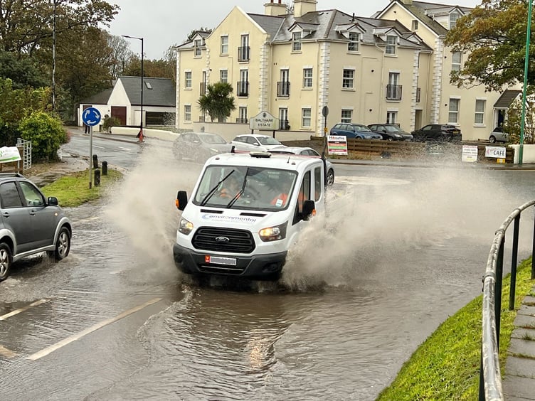 Traffic splashes through floods at Balthane junction