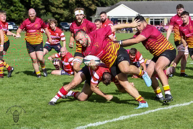 Simon Hoddinott goes for line against Vale of Lune (Photo: Richard Ebbutt)