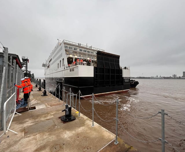 Steam Packet's Manxman undergoes berthing trials in Liverpool