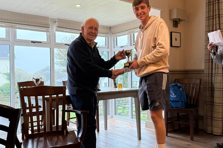 Club President David Creer presenting Carl Hartmann with the Best Batsman award for his impressive 679 runs. 