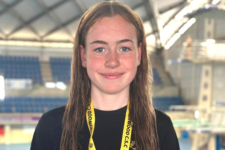 Holly McEvoy clinched an impressive silver medal in the age 15s 100m freestyle in Sheffield