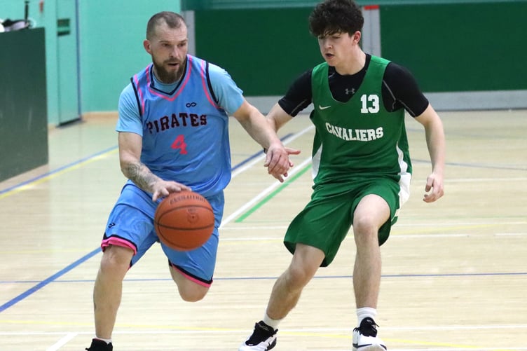Pirates' Romas Kvedys goes on the break as Cavaliers' Kyle Furlong chases down on defence during Thursday evening's
Senior League clash at the NSC (Photo: Martin Dunne)