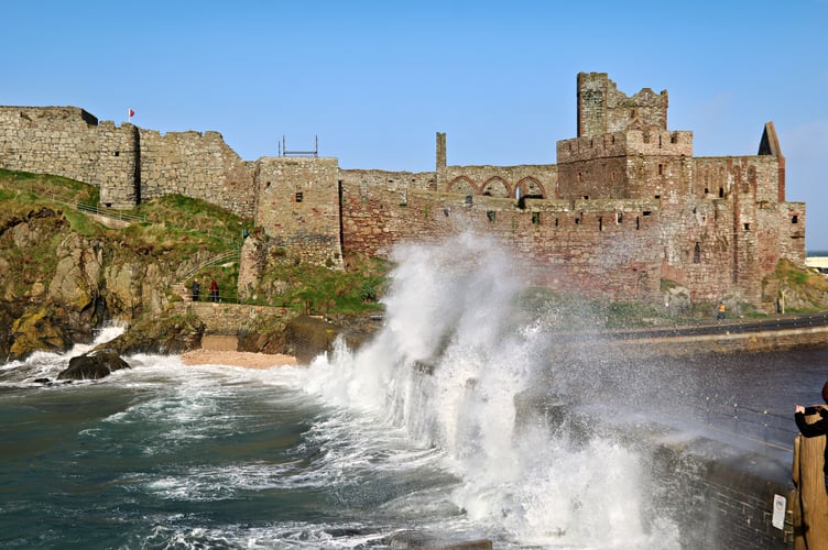 Severe waves in Peel on Sunday afternoon (Photo - Dave Corkish)
