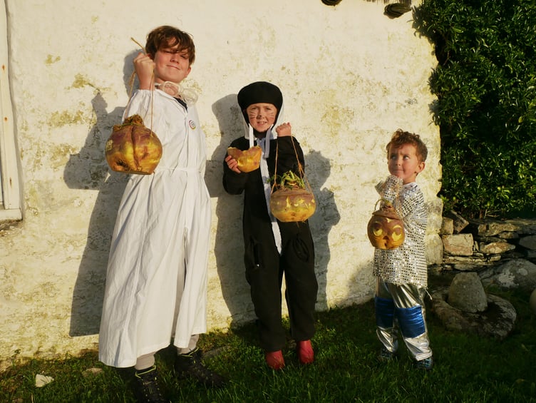 Youngsters with their turnips