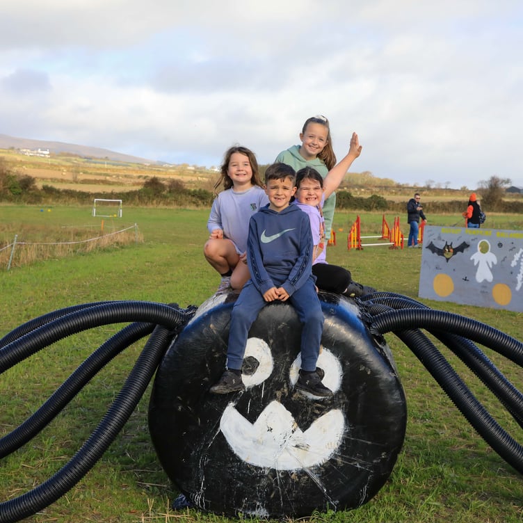 Children on top of the hay bale spider