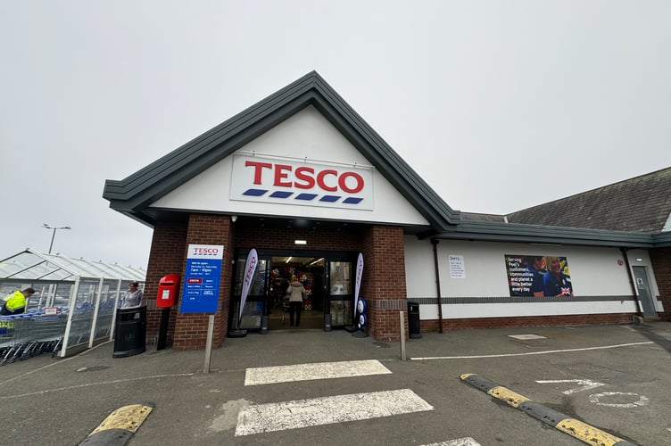 Peel's new Tesco superstore on Derby Road opened its doors on Thursday morning 