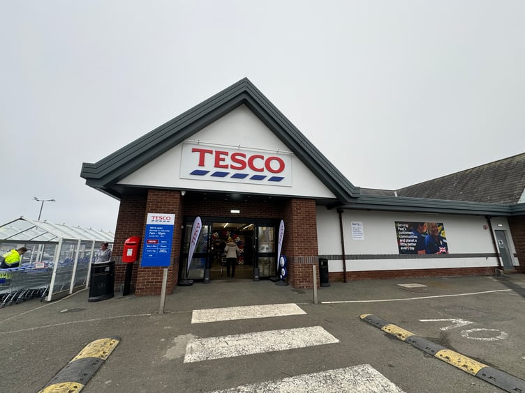 Peel's new Tesco superstore on Derby Road opened its doors on Thursday morning