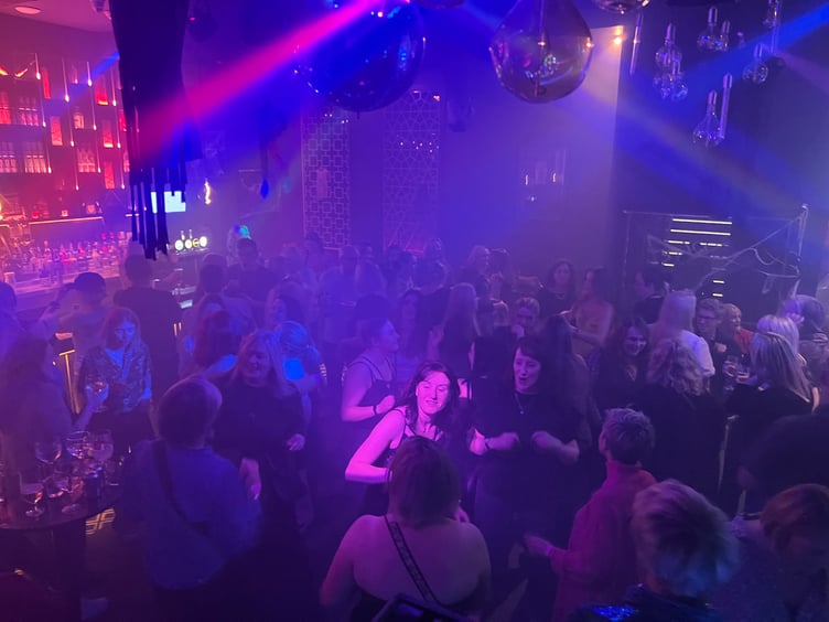 Saturday afternoon dance fever hits 1886