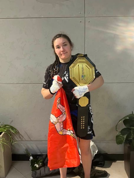 Alanna Pritchard with her world championship belt