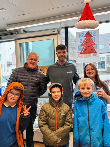 Scoill Phurt Le Moirrey schoolchildren with staff members from Port St Mary Co-Op