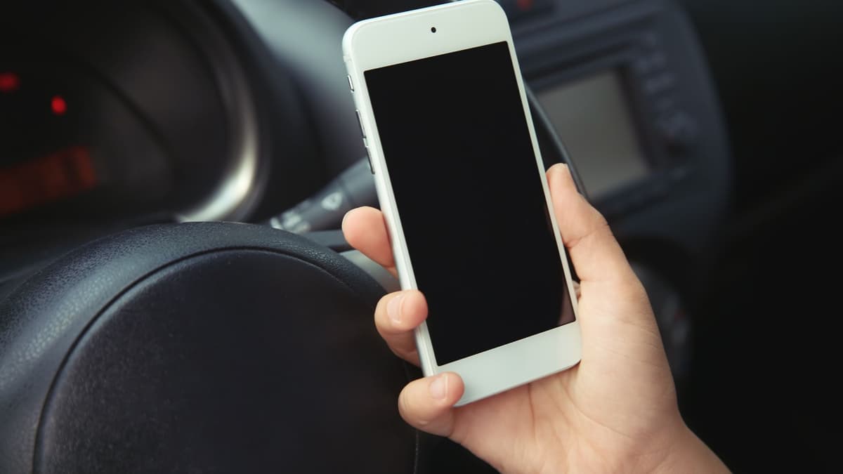 Fine for woman caught using mobile phone while driving | iomtoday.co.im
