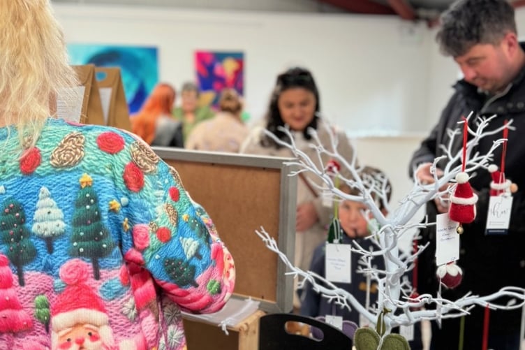 Artreach Studios to hold a Christmas shopping event