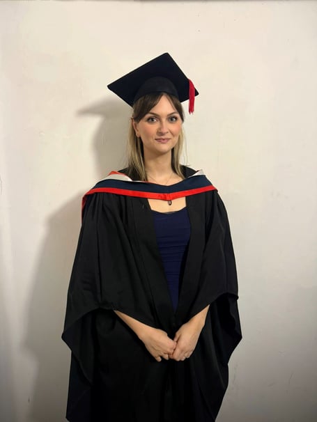 Jess Roberts becomes the first Manx-trained midwife