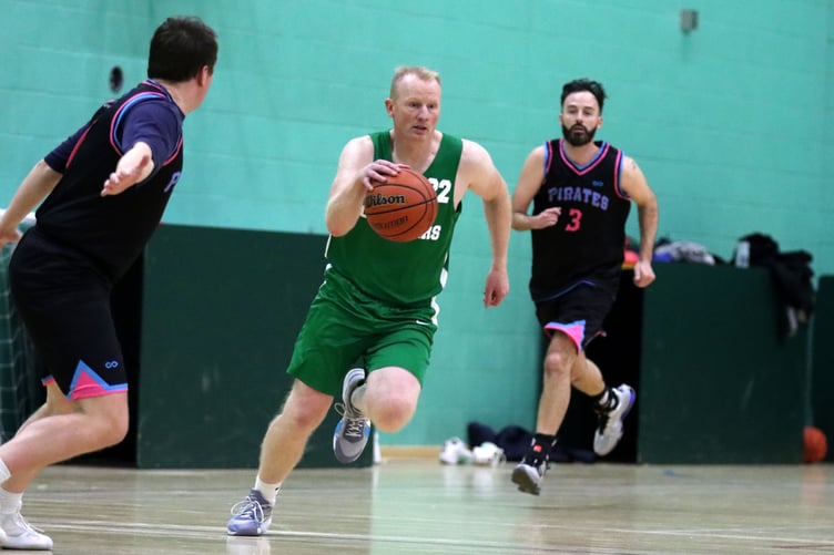 Chris Wolfendale pushes the fast break as Pirates scramble on defence. Wolfendale was instrumental in Cavs sinking their opponents on Thursday evening (Photo: Martin Dunne)