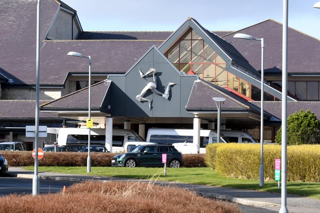 Doctors: 'Little sign of strong leadership at Manx Care'