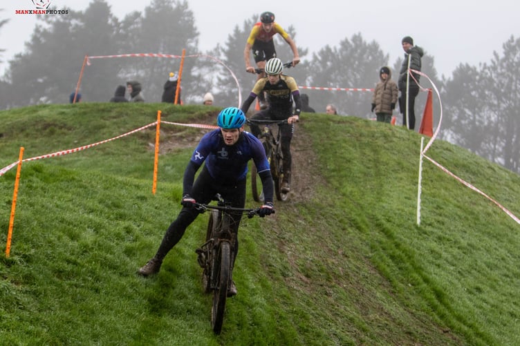 Sir Mark Cavendish (far right) was an interested spectator at the Rigid Turkey, seen here watching James Hinchliffe lead a group of riders over one of the tricky jumps at Noble's Park (Photo: Gary Jones/Manxmanphotos)