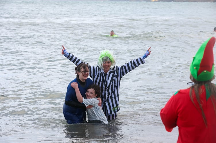 Pictures from Peel's New Year's Day dip 2025 (Callum Staley / CJS Photography)