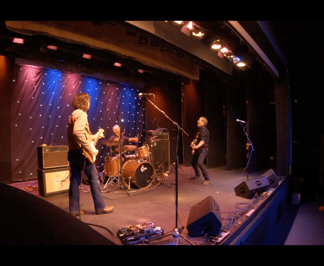 Davy Knowles 'raises the roof' at Peel with 'Band of Friends' 