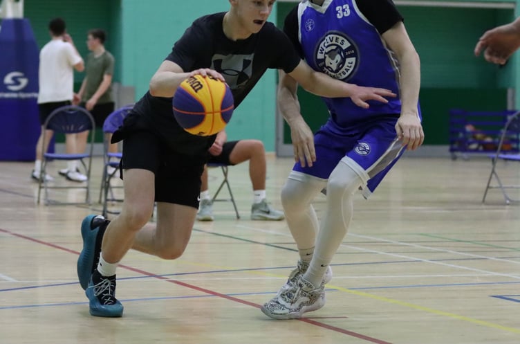Rowan Coulter drives to the hoop past the defence of Viktor Capkanovski in the preliminary round of the 3x3 January Cup. This Thursday see a double elimination final running from 8pm in the NSC Main Hall