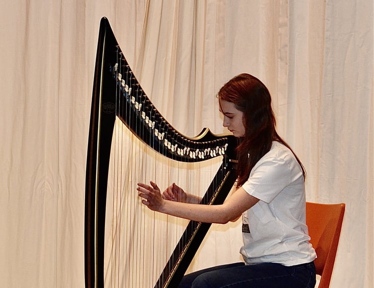 Aeylith on the harp