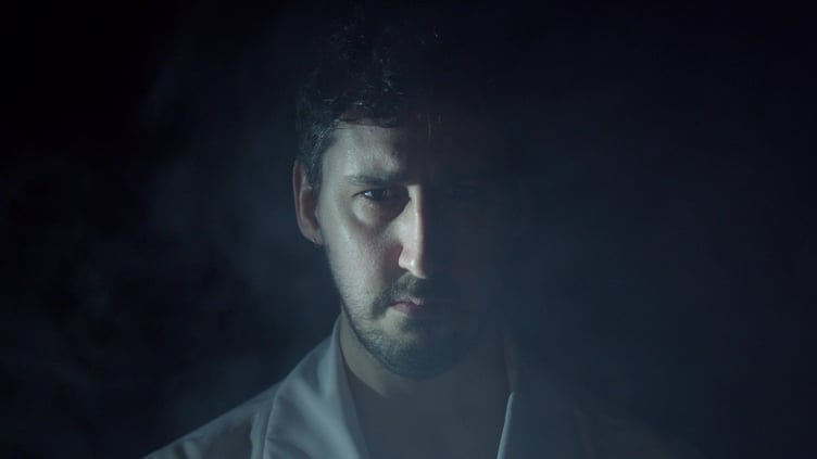 Iain Dixon who plays Macbeth