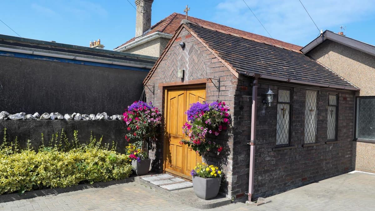 Isle of Man funeral directors open first in-house chapel on the island
