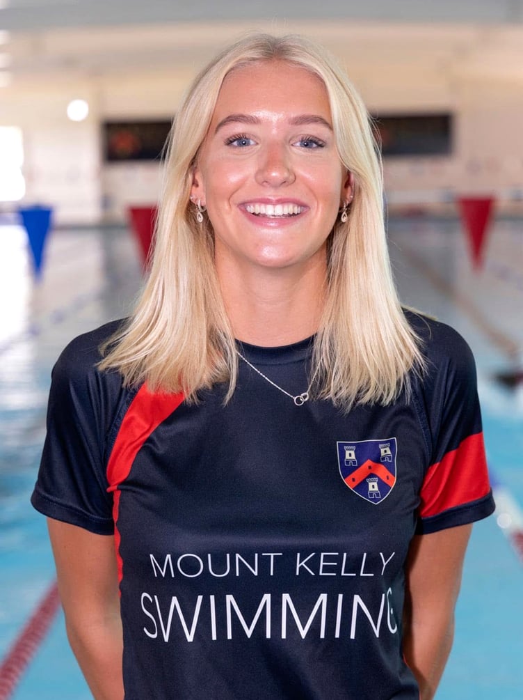 Ella Justice performed superbly to win silver and bronze medals at the Swim England Winter Nationals in Sheffield recently