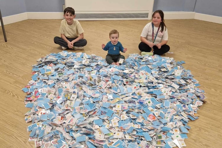 Eddies grandchildren with the small acts of kindness bags.