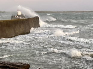 Met Office issue weather alert for coastal overtopping
