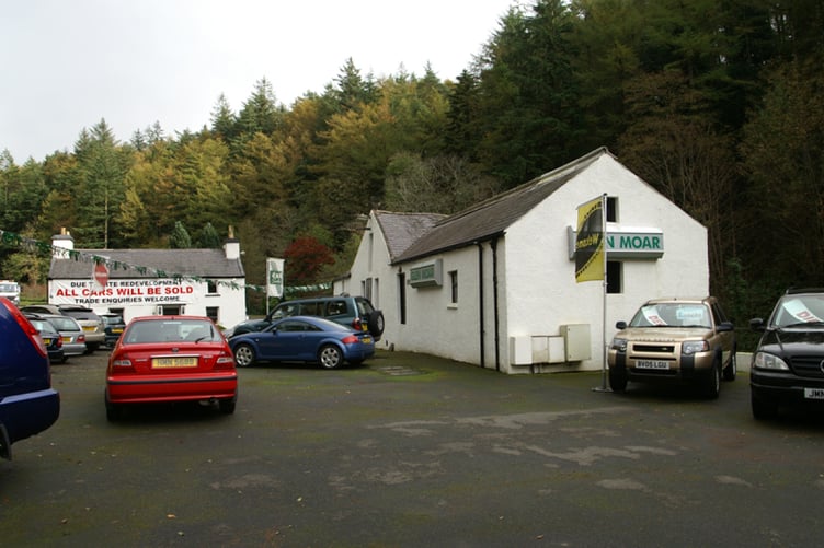 The old Glen Moar tearooms at the time when the garage was being sold and after the cafe had closed