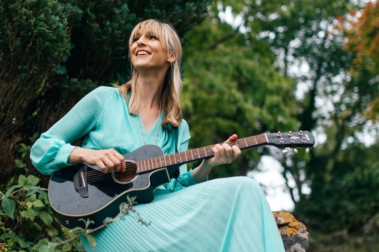 Indie-folk singer-songwriter Hannah Rebekah