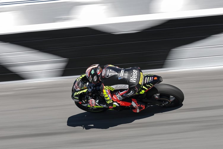 Peter Hickman on the banked tracks of the Daytona Beach Raceway (Photo: Triumph Racing)