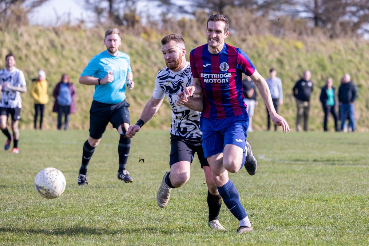 Foxdale hit 11 as Gymns edge nine-goal thriller in Division Two
